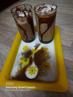 કોલ્ડ કોફી વિથ આઇસક્રીમ (Cold Coffee With Icecream Recipe In Gujarati) રેસીપી મુખ્ય ફોટો