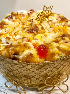 Una foto de Panettone de naranja con frutas confitadas