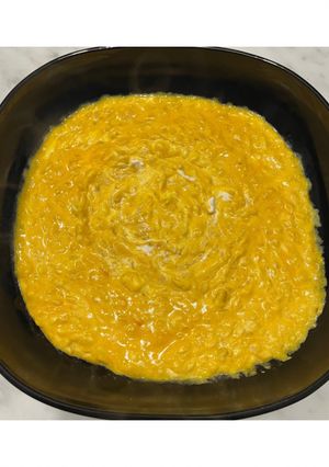 Foto di Minestra cremosa con brodo, purea di zucca e robiola🥕🧅🎃