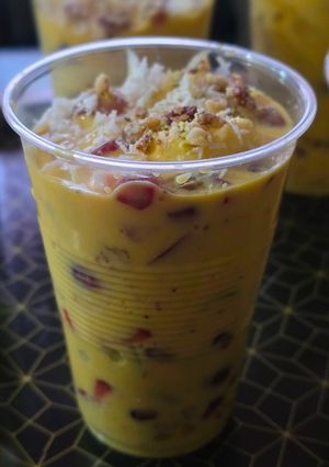 A picture of Custard fruit salad shots.