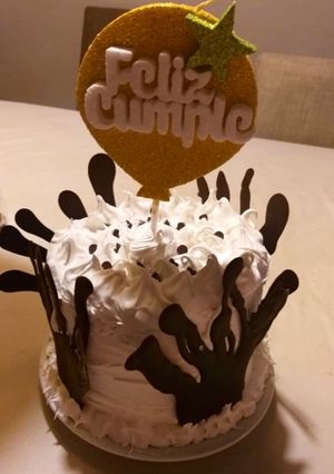 Una foto de Torta con deco de merengue italiano
