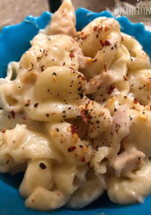 A picture of Pasta in Bechamel sauce aka white sauce.