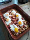 Ovos Rotos Com bacon, salsicha, linguiça e queijo ralado