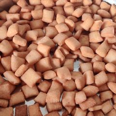 A picture of Sweet crunchy Rava Shankarpare.