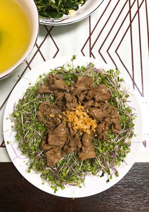 Hình của món Rau mầm trộn bò.