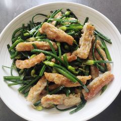 A picture of Chives Sauteed with Minced Fish.