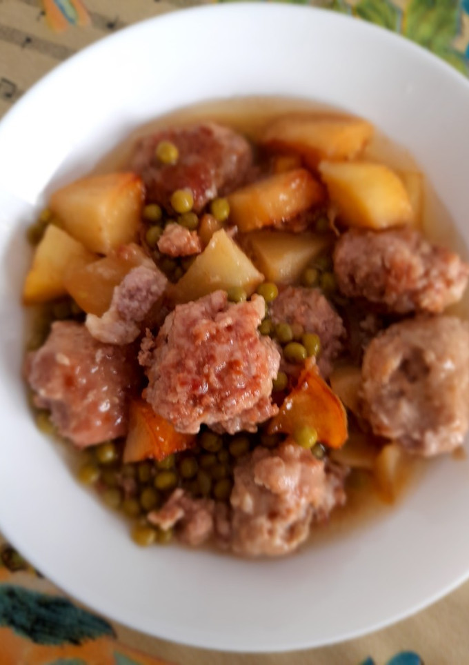 Una foto de Albóndigas con patatas
