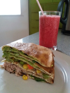 Una foto de Torta de panqueques fría con verduras