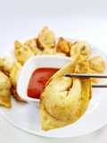 Wanton frito relleno de langostinos