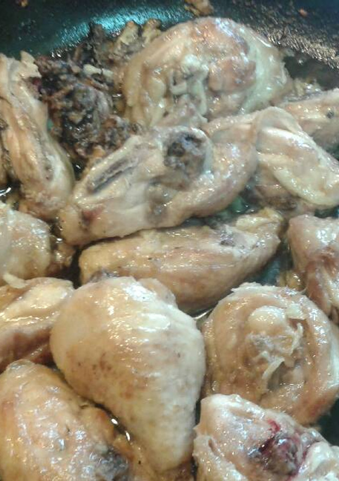 Una foto de Pollo al ajillo