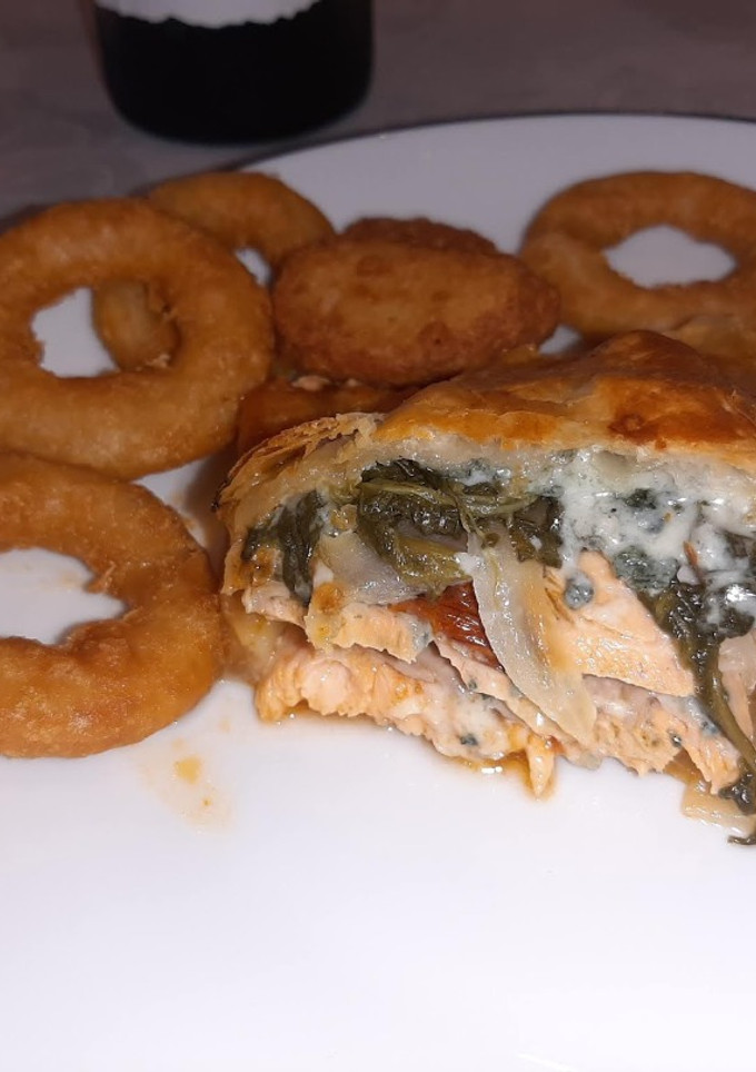 Una foto de Plato combinado de horno y frituras