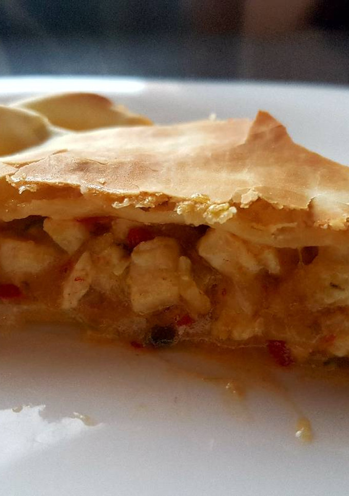 Una foto de Tarta de pollo súper fácil