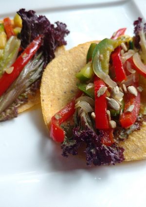 Una foto de Tacos simples, fáciles y coloridosss 🌮