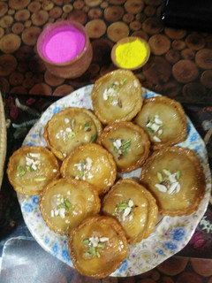 चन्द्र कला गुजिया (chandrakala gujiya recipe in Hindi) रेसिपी मुख्य फोटो