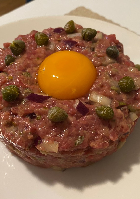 Una foto de Steak tartar