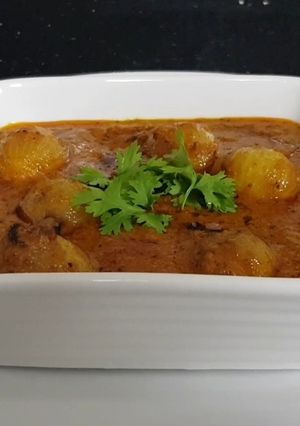 साबुत प्याज़ की मलाईदार सब्जी (Sabut Pyaz ki malaidar sabzi recipe in Hindi) रेसिपी मुख्य फोटो