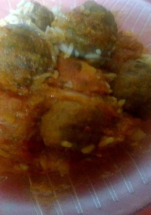 Una foto de Albóndiga con salsa con arroz