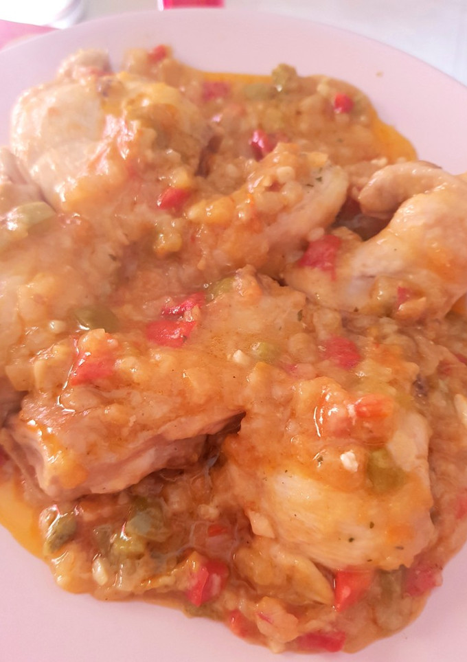 Una foto de Pollo al chilindrón
