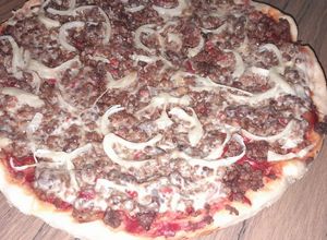 Una foto de Pizza con carne picada