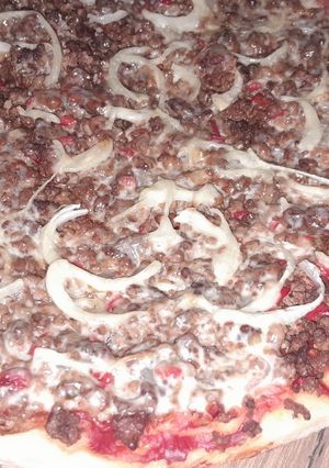 Una foto de Pizza con carne picada