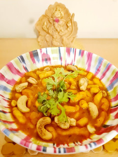 કાજુ ગાંઠિયા નું શાક (Kaju Ganthiya Shak Recipe In Gujarati) રેસીપી મુખ્ય ફોટો