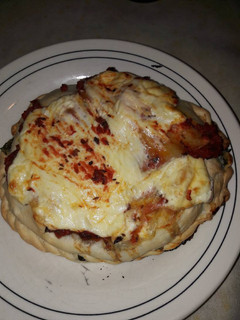 Una foto de Pizzeta rellena con tapa de empanada