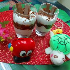 A picture of Kitkat Layered cream cheese Parfait.