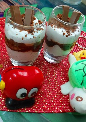 A picture of Kitkat Layered cream cheese Parfait.