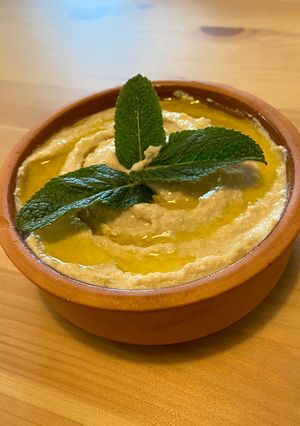 A picture of Hummus.