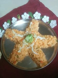 સેઝવાન રાઈસ (Schezwan Rice Recipe In Gujarati) રેસીપી મુખ્ય ફોટો