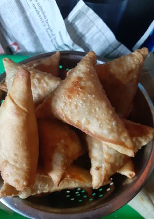 A picture of Ndengu samosas.