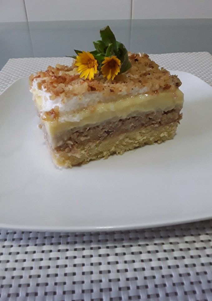 Una foto de Tarta con crema pastelera, manzana y nueces