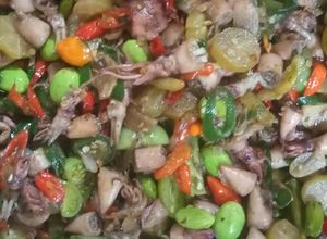 Foto resep Tumis cumi asin petai asam pedas