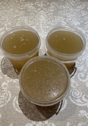 Una foto de Caldo de carne. Olla exprés