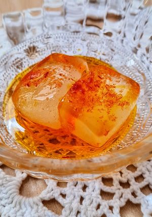 Una foto de Infusión de pistilos de azafrán para cocinar o beber como tal 🥇 Azafrán, Crocus sativus, el oro rojo