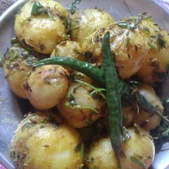 A picture of Dum aloo.
