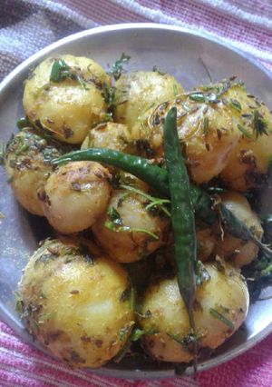 A picture of Dum aloo.