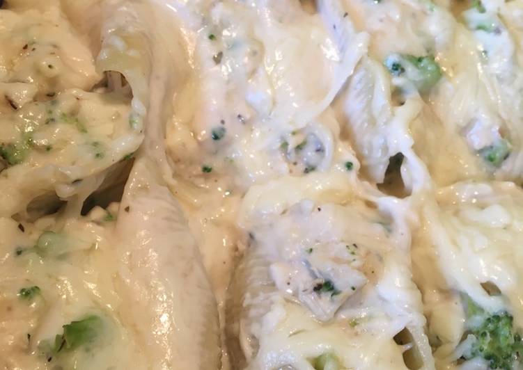 Stuffed shells with chicken and broccoli