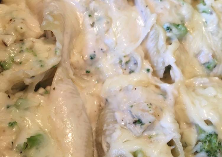 Simple Way to Prepare Ultimate Stuffed shells with chicken and broccoli