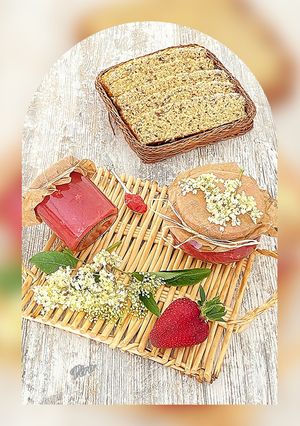 Une photo de Confiture light de fraises et fleurs de sureau