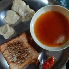 A picture of Momos.