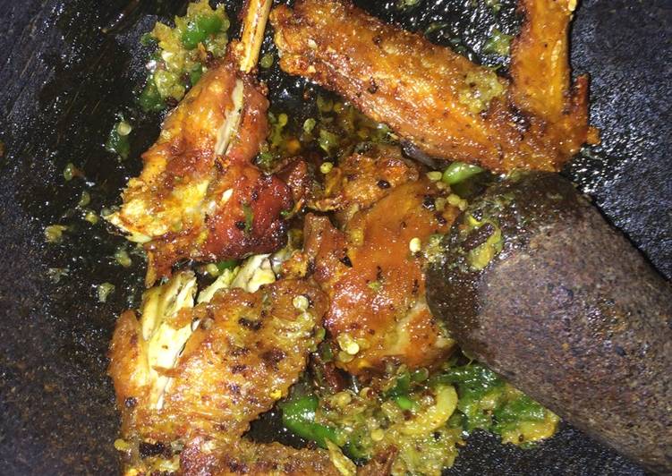 Cara Menyiapkan 30. Ayam Penyet Lezat