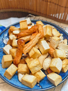 歡樂氣炸拼盤(甜不辣/板豆腐/香菇/杏飽菇) 的食譜成品照片