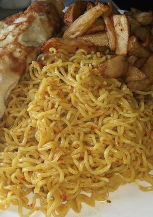A picture of Indomie, chips and fried egg.