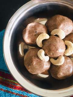 A picture of Healthy wheat+ragi flour ladoo.