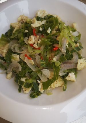 Salad din bayan cabbage da kwai ainihin hoton girkin