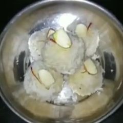A picture of Instant coconut ladoo.