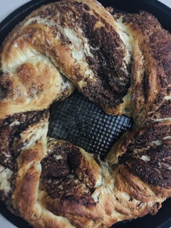 Una foto de ROSCA TRENZADA RELLENA DE 🍫CHOCOLATE🍫🍩🧉Y CHOCO Y 🥥COCO🥥🍩🥥🧉(ideal para el mate)🧉🍩🧉