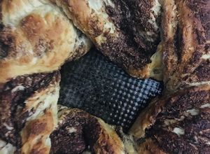 Una foto de ROSCA TRENZADA RELLENA DE 🍫CHOCOLATE🍫🍩🧉Y CHOCO Y 🥥COCO🥥🍩🥥🧉(ideal para el mate)🧉🍩🧉