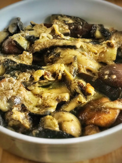 Una foto de Berenjenas con setas shiitake y chia en salsa de coco